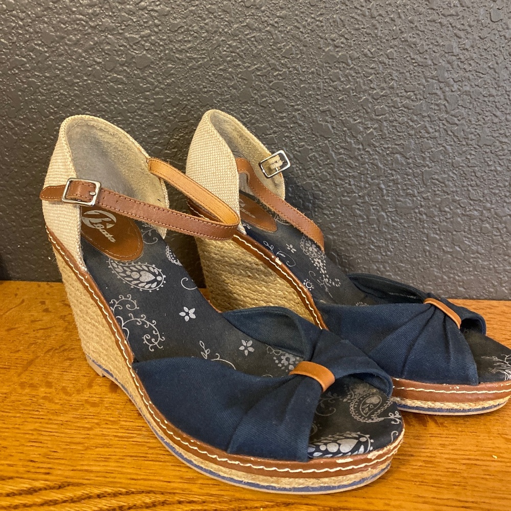 Navy and cream wedges